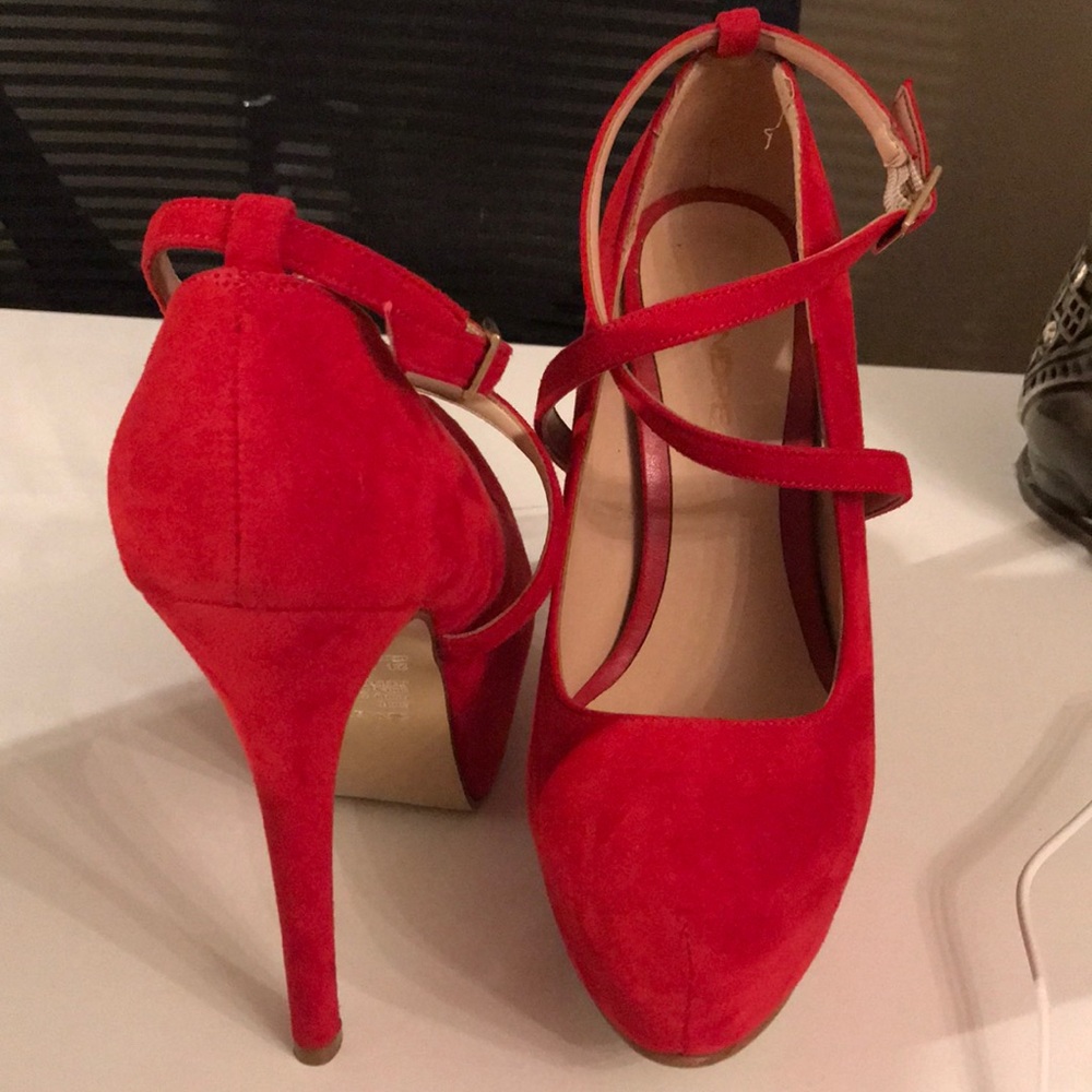 Red heels - Picture 2 of 2